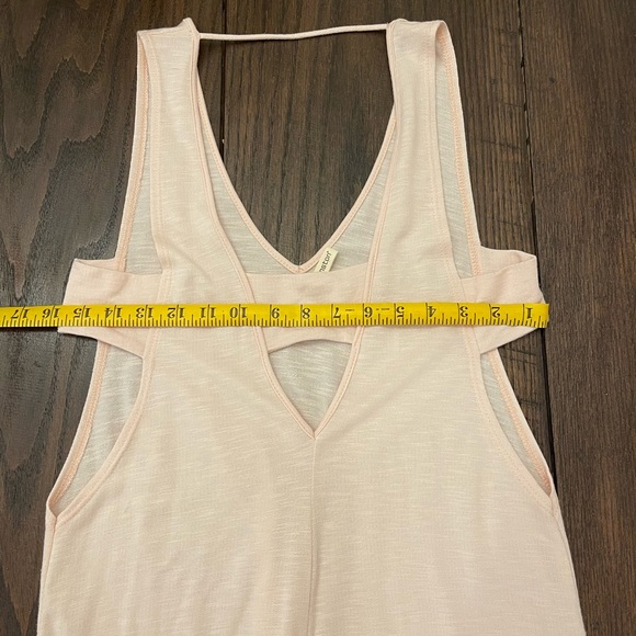 Light pink size medium maxi dress low cut, open back, open side.Brand new no tag - Picture 10 of 10